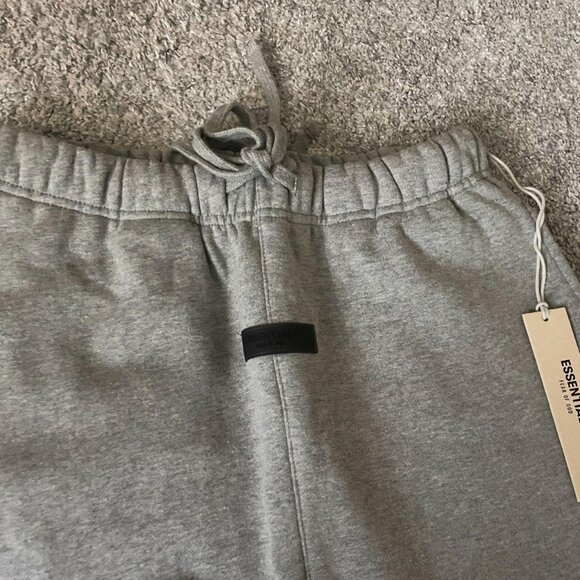 Fear of God Essentials Sweatpants Dark Oatmeal - Picture 3 of 4